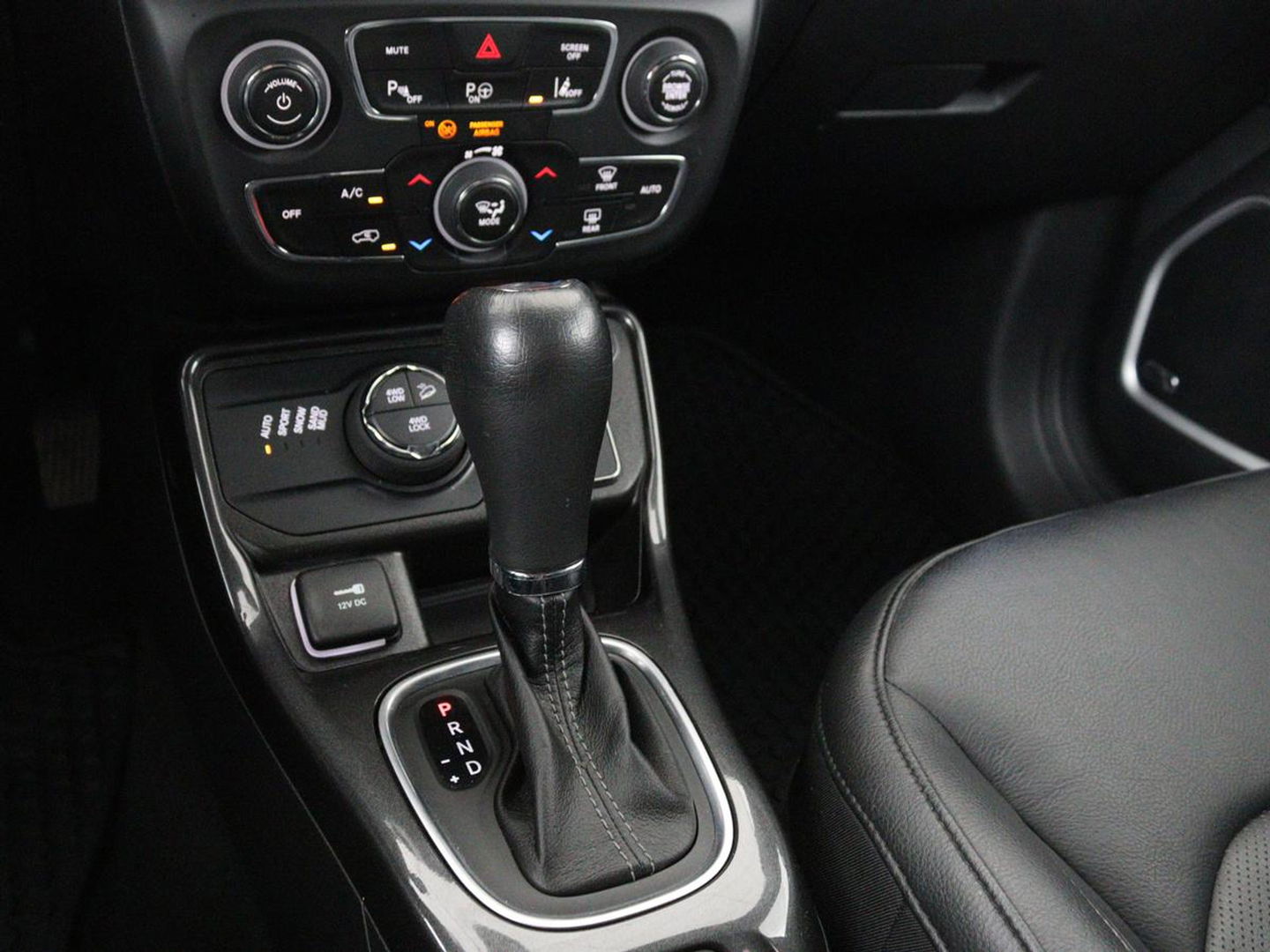 Jeep Compass 4xe 240 Plug-in Hybrid Electric S | Leder | Trekhaak | Alpine Sound | Stoel & stuurverwarming | Navigatie | Xenon | Camera | Carplay | Keyless | Climate control
