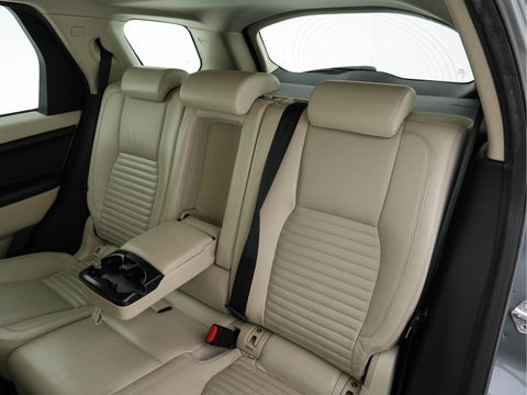 Land Rover Discovery Sport 2.0 TD4 HSE Luxury AWD Cold-Climate-Pack Aut.*WINDSOR-FULL-LEATHER | NAVI-FULLMAP | SHIFT-PADDLES | MEMORY-PACK | COMFORT-SEATS | PDC | CRUISE | ECC | TOWBAR | CAMERA | XENON | HEATED-SEATS | LANE-ASSIST | 19"ALU*