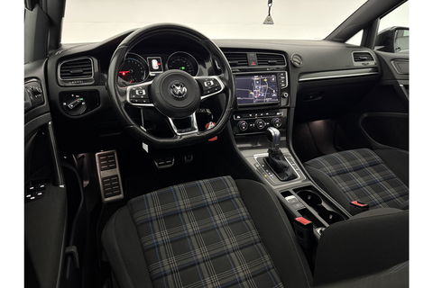 Volkswagen Golf 1.4 TSI GTE 225PK Pano LED Trekhaak Carplay Camera Cruise Clima Navi PDC 17"LMV