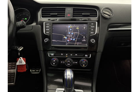 Volkswagen Golf 1.4 TSI GTE 225PK Pano LED Trekhaak Carplay Camera Cruise Clima Navi PDC 17"LMV