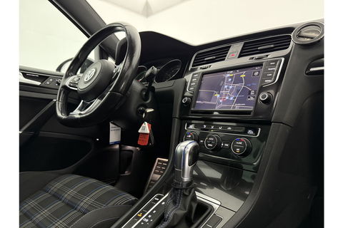 Volkswagen Golf 1.4 TSI GTE 225PK Pano LED Trekhaak Carplay Camera Cruise Clima Navi PDC 17"LMV