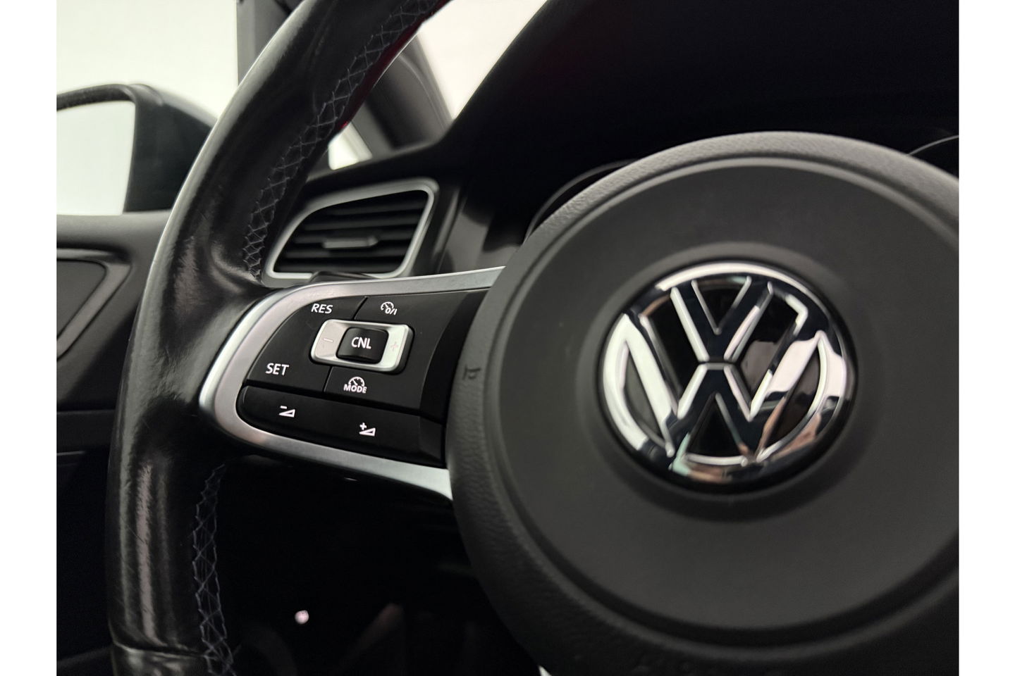 Volkswagen Golf 1.4 TSI GTE 225PK Pano LED Trekhaak Carplay Camera Cruise Clima Navi PDC 17"LMV