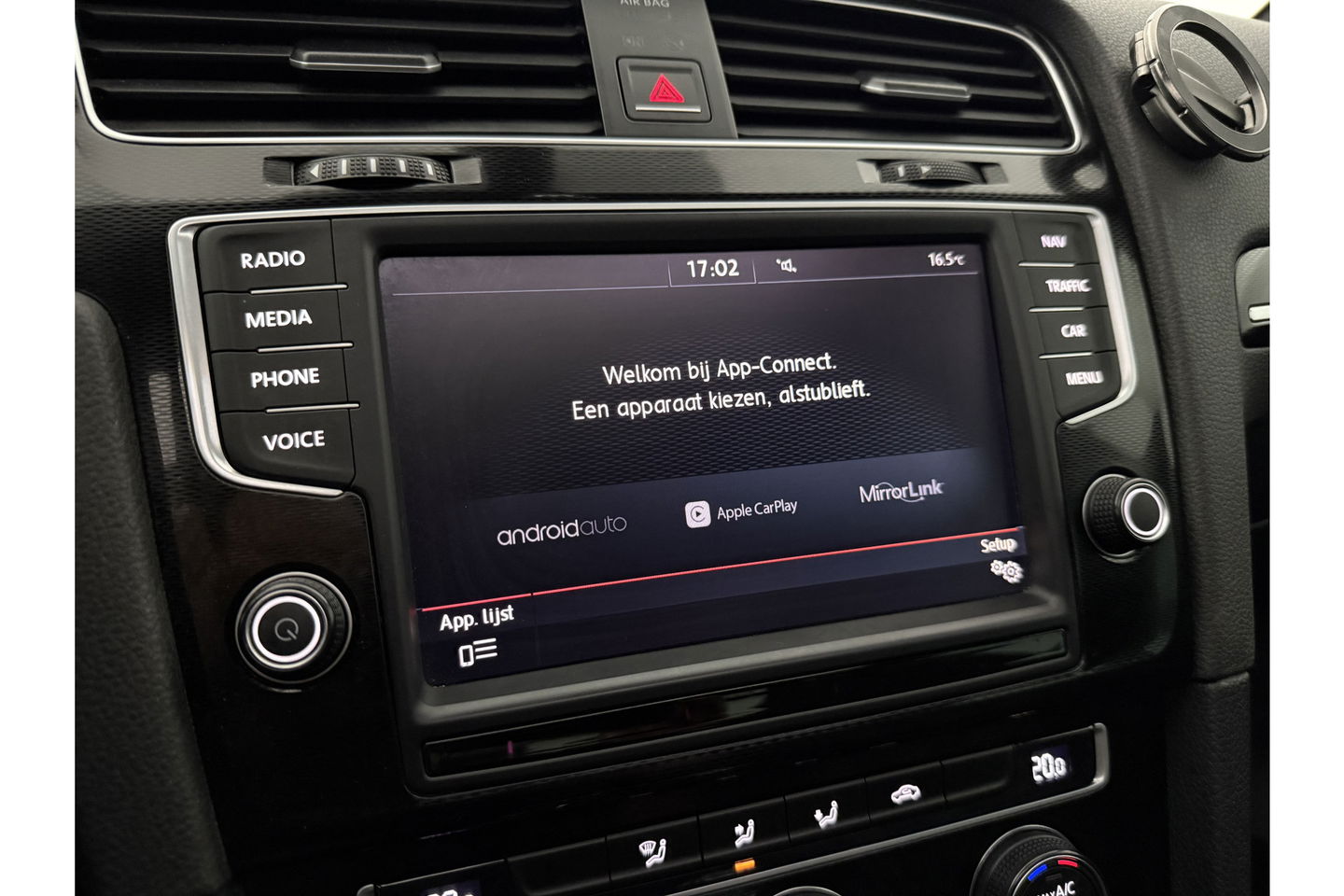 Volkswagen Golf 1.4 TSI GTE 225PK Pano LED Trekhaak Carplay Camera Cruise Clima Navi PDC 17"LMV