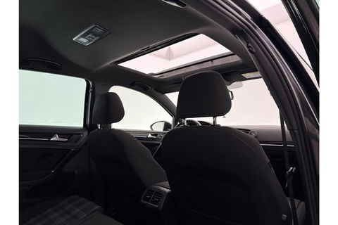 Volkswagen Golf 1.4 TSI GTE 225PK Pano LED Trekhaak Carplay Camera Cruise Clima Navi PDC 17"LMV