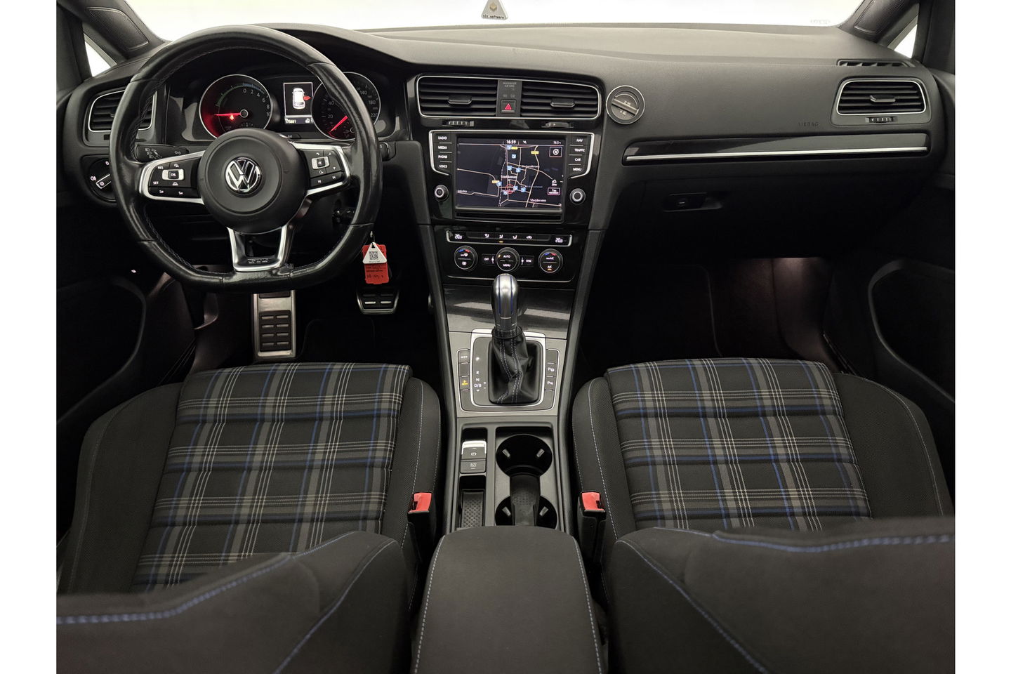 Volkswagen Golf 1.4 TSI GTE 225PK Pano LED Trekhaak Carplay Camera Cruise Clima Navi PDC 17"LMV