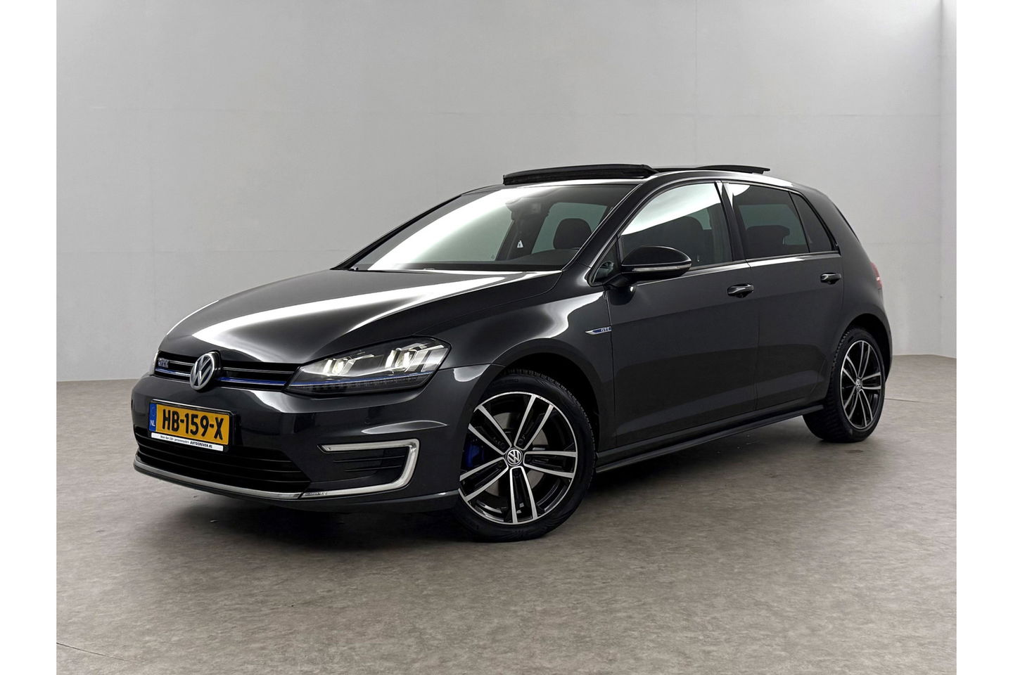 Volkswagen Golf 1.4 TSI GTE 225PK Pano LED Trekhaak Carplay Camera Cruise Clima Navi PDC 17"LMV