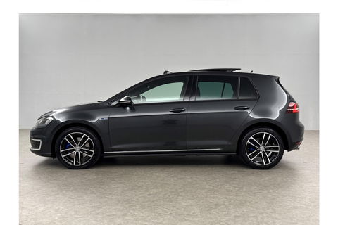 Volkswagen Golf 1.4 TSI GTE 225PK Pano LED Trekhaak Carplay Camera Cruise Clima Navi PDC 17"LMV