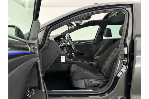 Volkswagen Golf 1.4 TSI GTE 225PK Pano LED Trekhaak Carplay Camera Cruise Clima Navi PDC 17"LMV