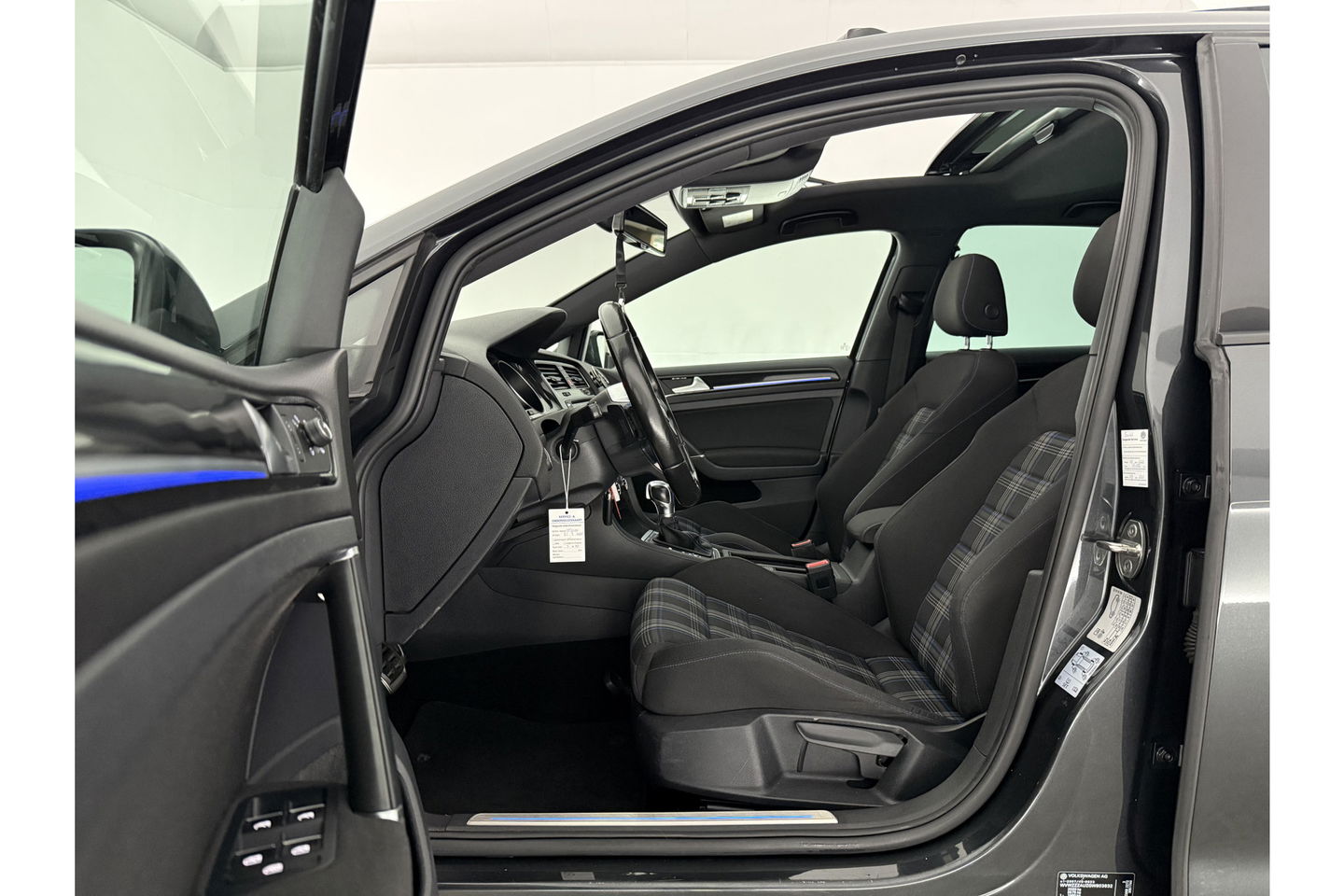 Volkswagen Golf 1.4 TSI GTE 225PK Pano LED Trekhaak Carplay Camera Cruise Clima Navi PDC 17"LMV