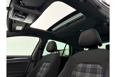 Volkswagen Golf 1.4 TSI GTE 225PK Pano LED Trekhaak Carplay Camera Cruise Clima Navi PDC 17"LMV