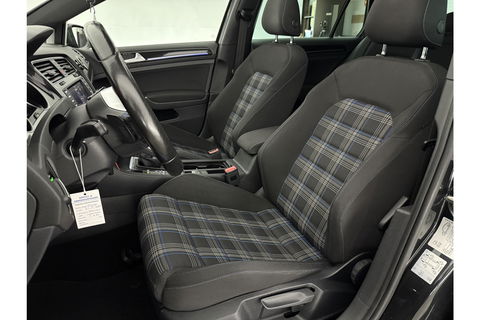 Volkswagen Golf 1.4 TSI GTE 225PK Pano LED Trekhaak Carplay Camera Cruise Clima Navi PDC 17"LMV