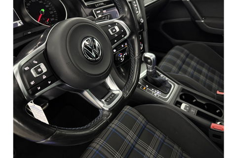 Volkswagen Golf 1.4 TSI GTE 225PK Pano LED Trekhaak Carplay Camera Cruise Clima Navi PDC 17"LMV