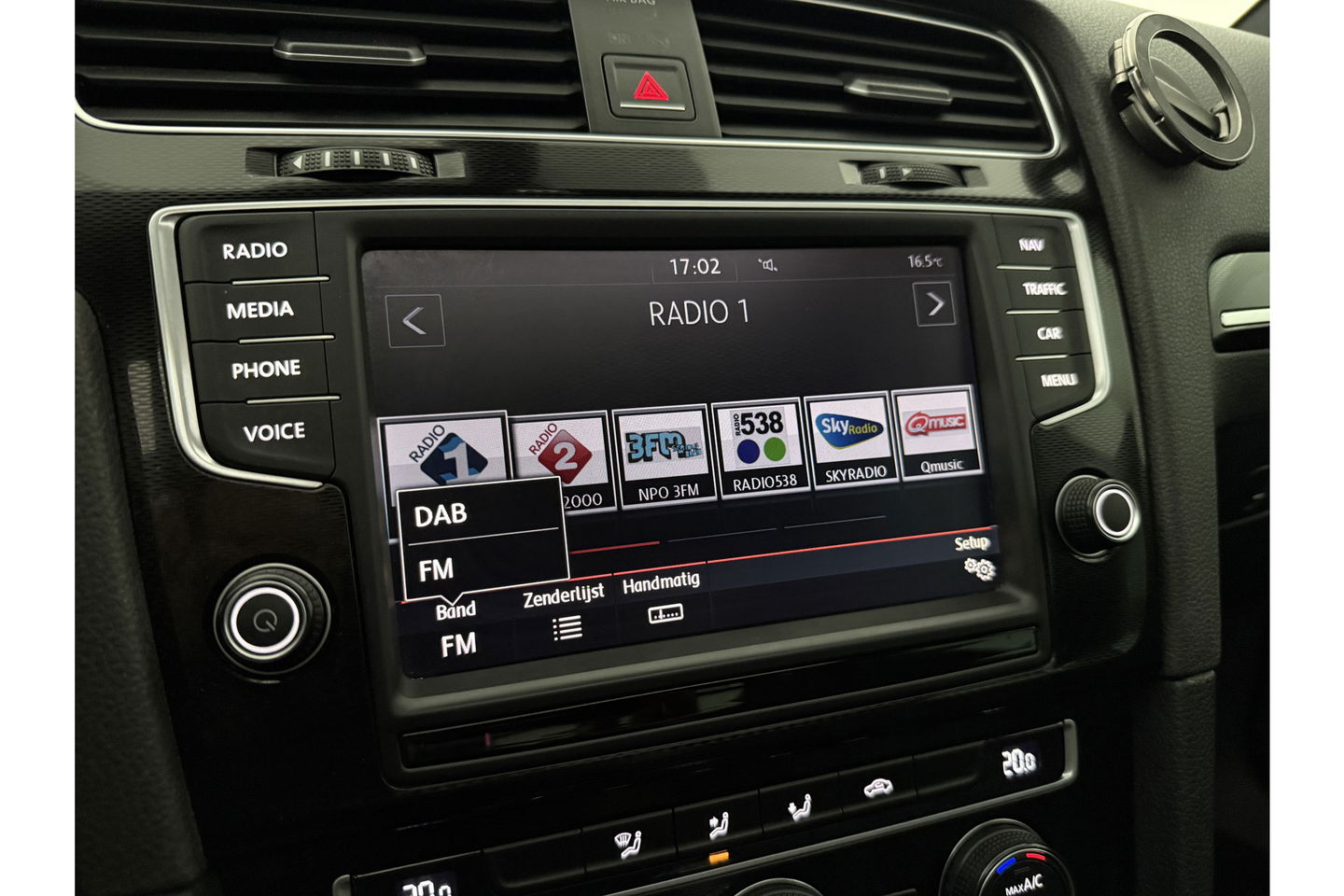 Volkswagen Golf 1.4 TSI GTE 225PK Pano LED Trekhaak Carplay Camera Cruise Clima Navi PDC 17"LMV