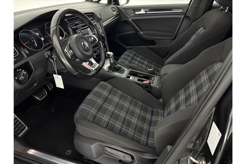 Volkswagen Golf 1.4 TSI GTE 225PK Pano LED Trekhaak Carplay Camera Cruise Clima Navi PDC 17"LMV