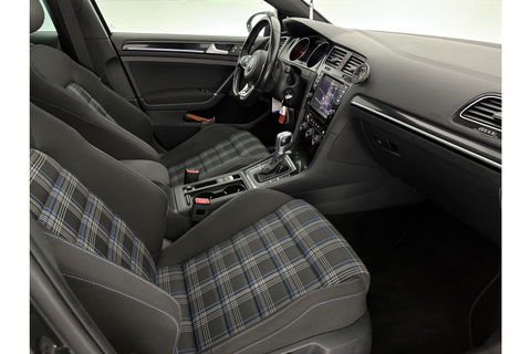 Volkswagen Golf 1.4 TSI GTE 225PK Pano LED Trekhaak Carplay Camera Cruise Clima Navi PDC 17"LMV