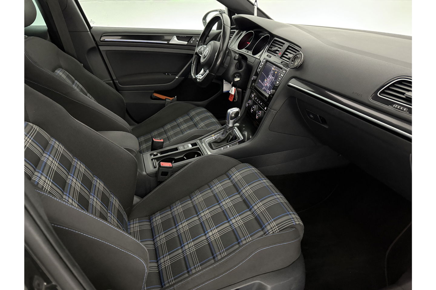 Volkswagen Golf 1.4 TSI GTE 225PK Pano LED Trekhaak Carplay Camera Cruise Clima Navi PDC 17"LMV