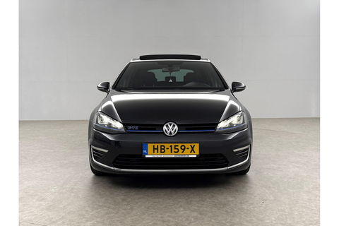 Volkswagen Golf 1.4 TSI GTE 225PK Pano LED Trekhaak Carplay Camera Cruise Clima Navi PDC 17"LMV