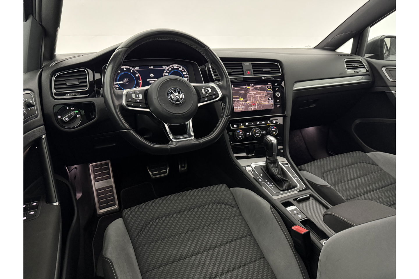 Volkswagen Golf 1.5 TSI 3x R-line 150PK DSG Pano LED Virtual ACC Camera Clima Navi 17"LMV PDC