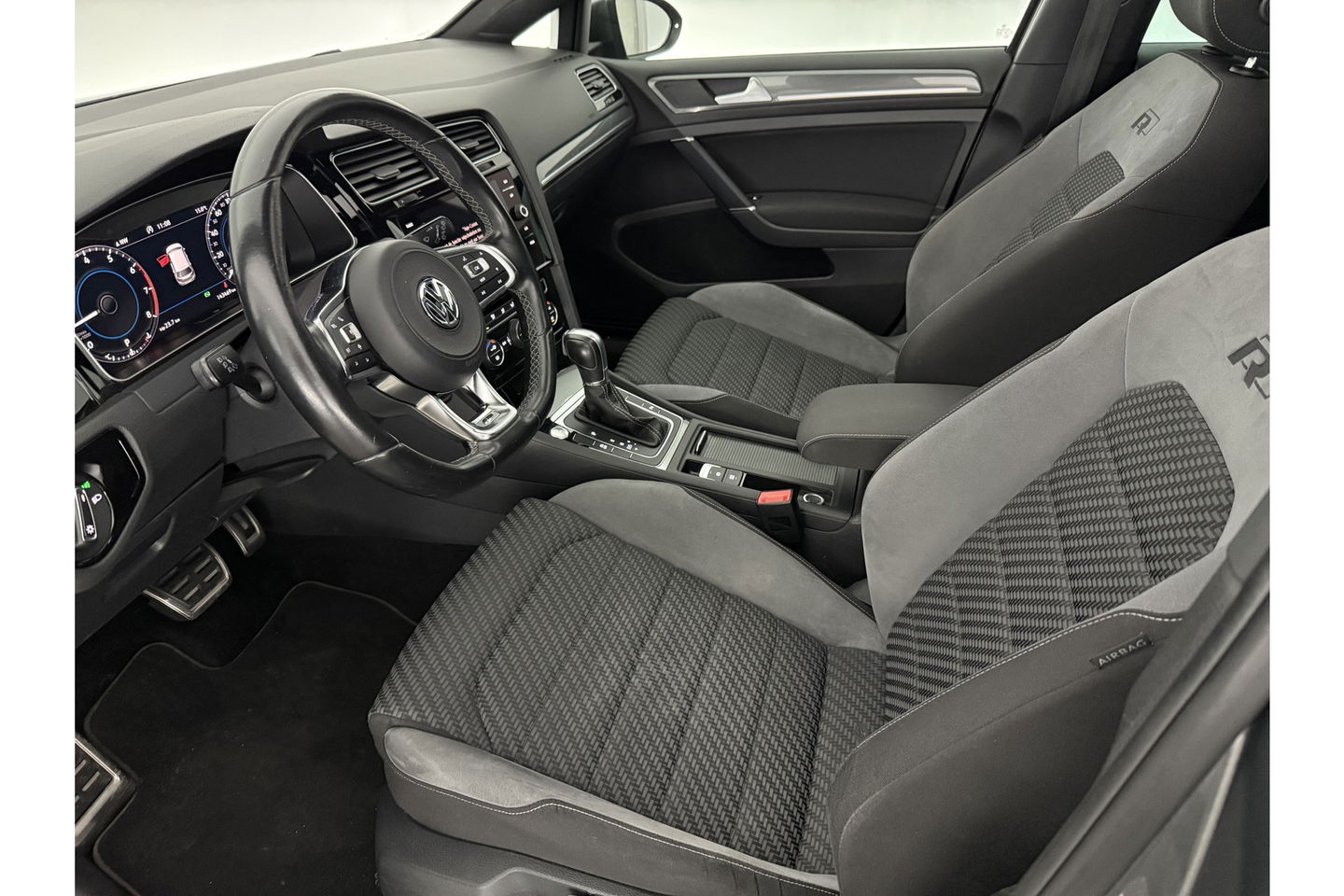 Volkswagen Golf 1.5 TSI 3x R-line 150PK DSG Pano LED Virtual ACC Camera Clima Navi 17"LMV PDC