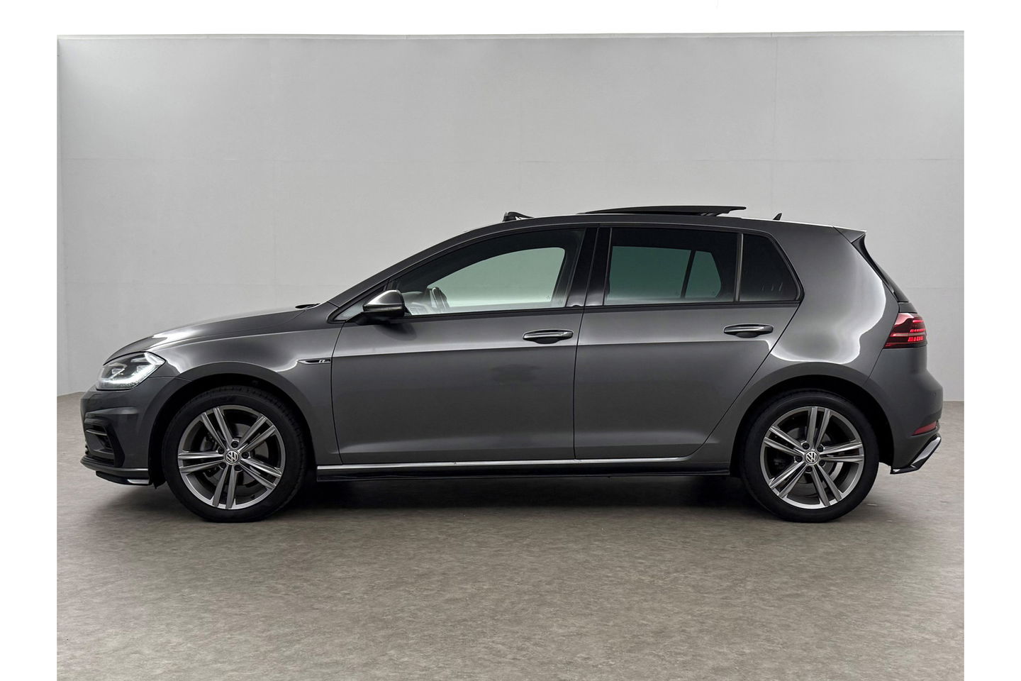 Volkswagen Golf 1.5 TSI 3x R-line 150PK DSG Pano LED Virtual ACC Camera Clima Navi 17"LMV PDC