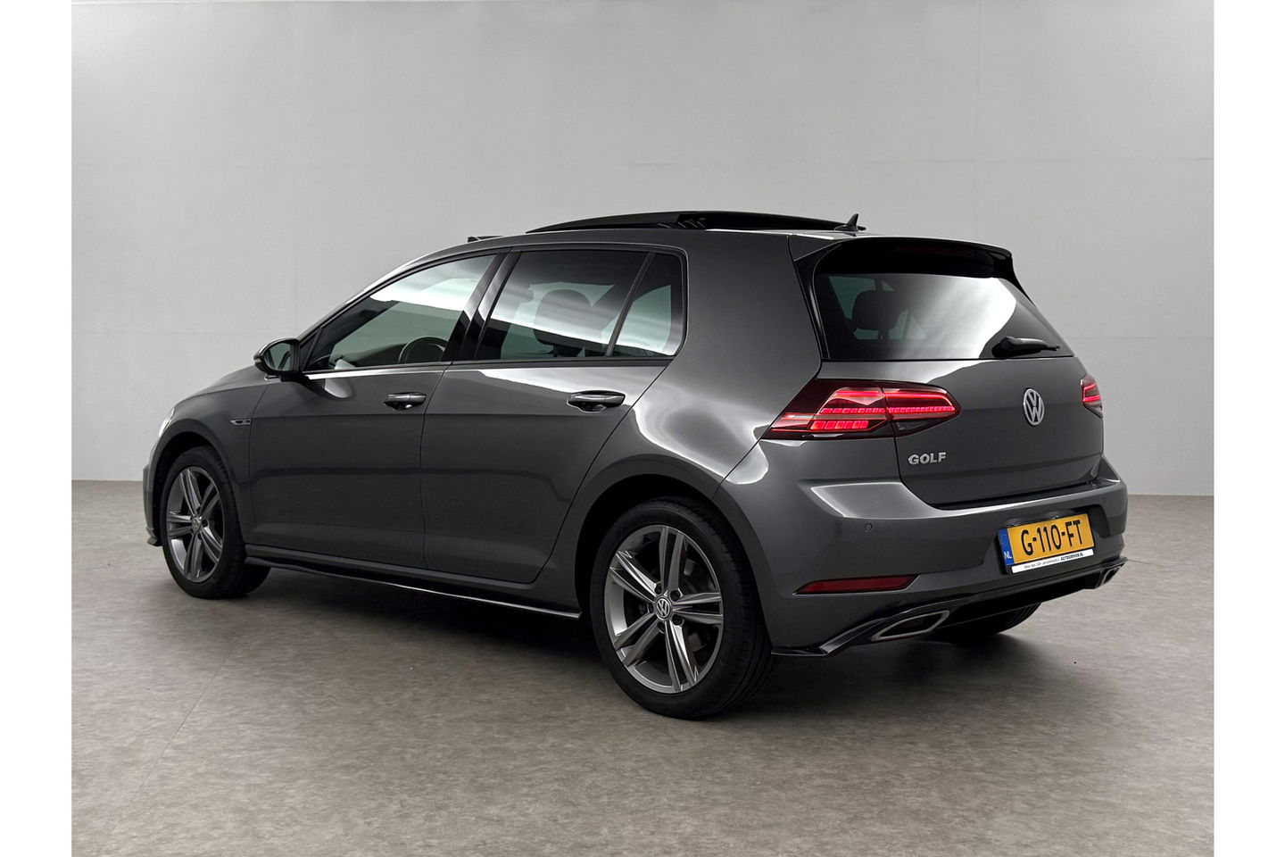 Volkswagen Golf 1.5 TSI 3x R-line 150PK DSG Pano LED Virtual ACC Camera Clima Navi 17"LMV PDC
