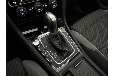 Volkswagen Golf 1.5 TSI 3x R-line 150PK DSG Pano LED Virtual ACC Camera Clima Navi 17"LMV PDC