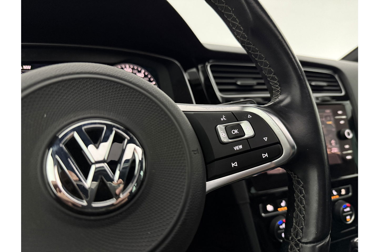 Volkswagen Golf 1.5 TSI 3x R-line 150PK DSG Pano LED Virtual ACC Camera Clima Navi 17"LMV PDC