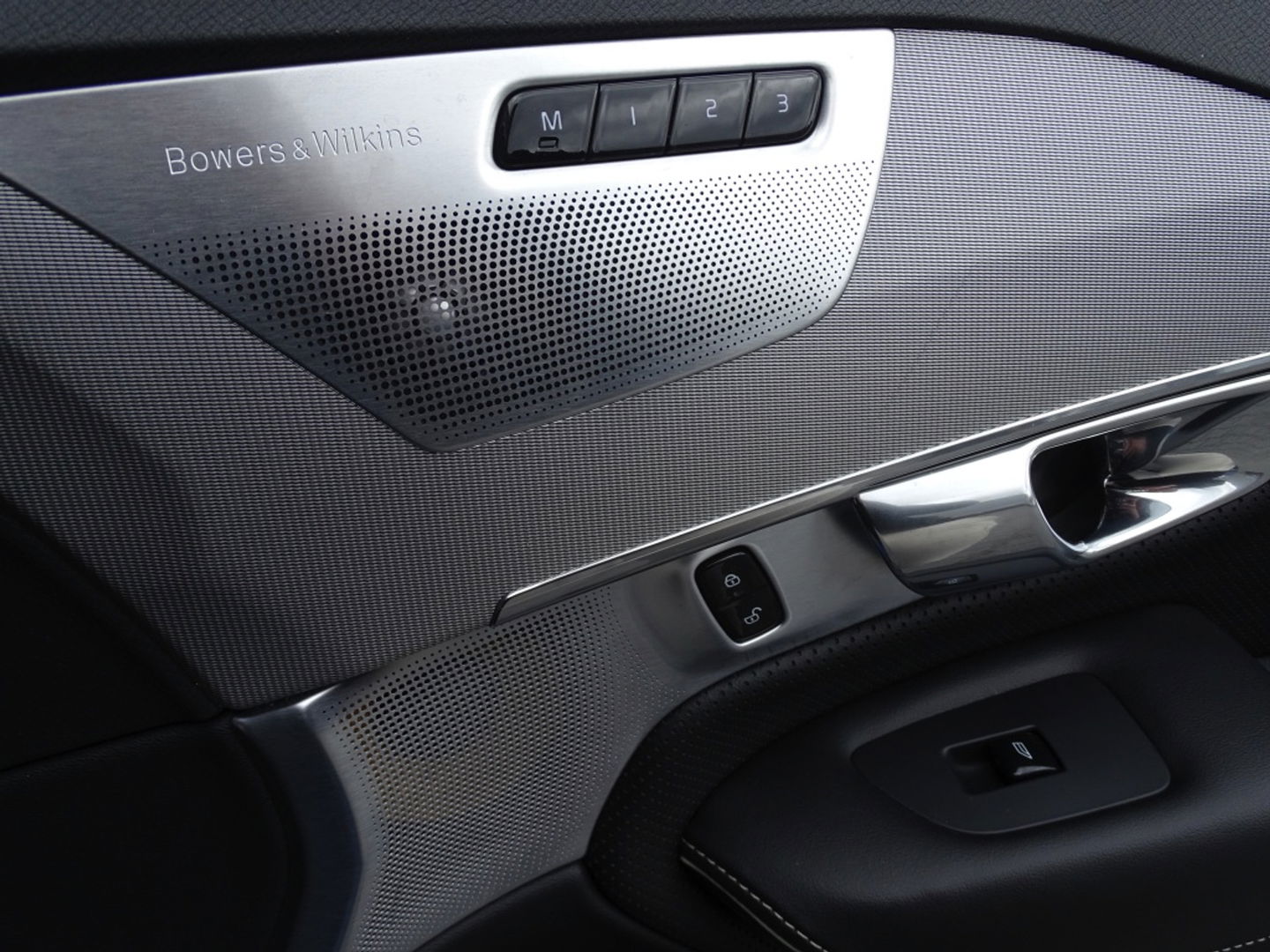 Volvo XC90 T8 408PK AWD / R-Design / B&W / 7-pers. / LED