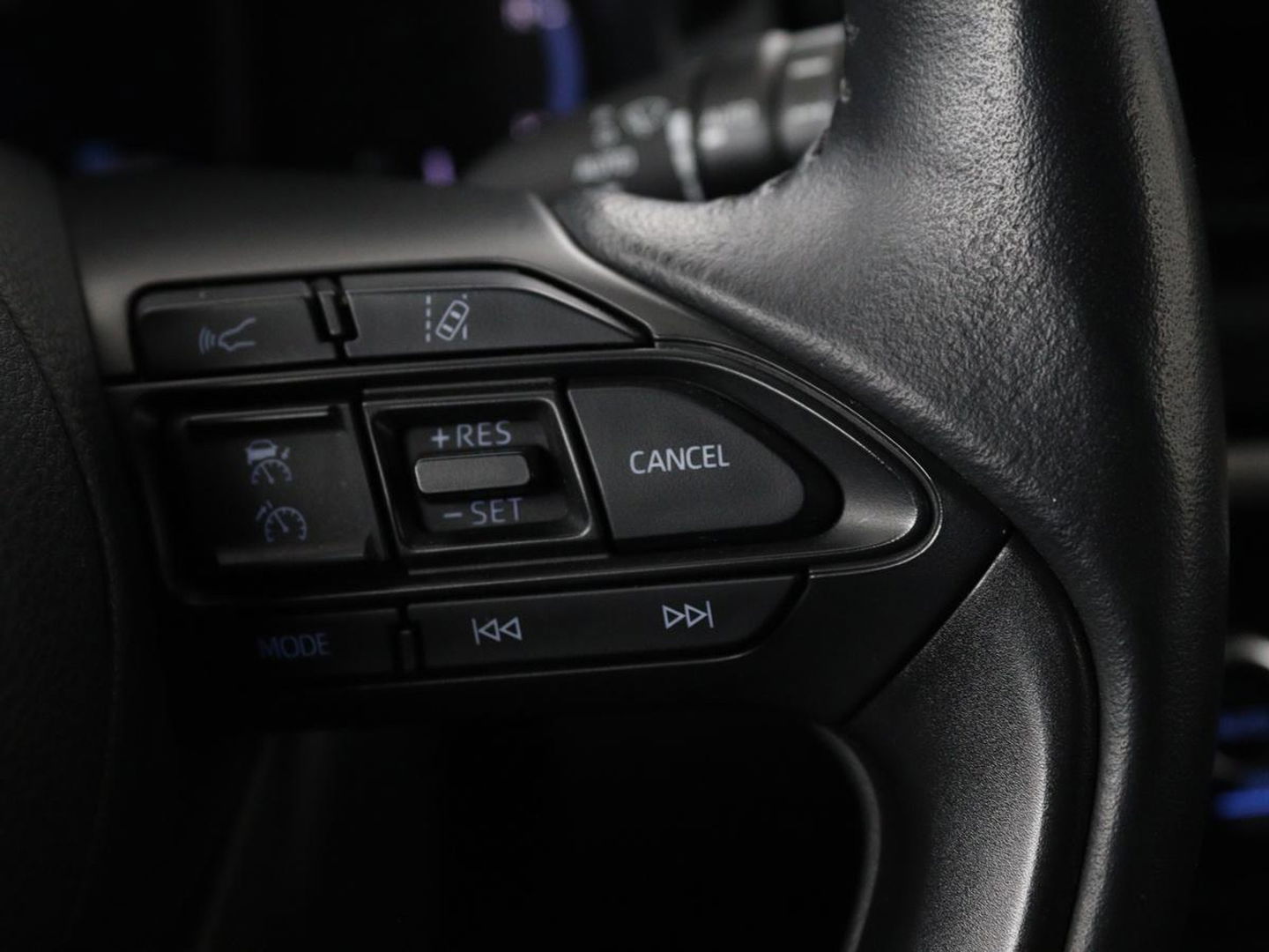 Toyota Yaris Cross 1.5 Hybrid Adventure | Stoel & stuurverwarming | Head-Up | Matrix LED | Carplay | Camera | JBL Sound | Keyless | Navigatie | Adaptive cruise | Climate control