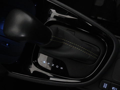 Toyota Yaris Cross 1.5 Hybrid Adventure | Stoel & stuurverwarming | Head-Up | Matrix LED | Carplay | Camera | JBL Sound | Keyless | Navigatie | Adaptive cruise | Climate control