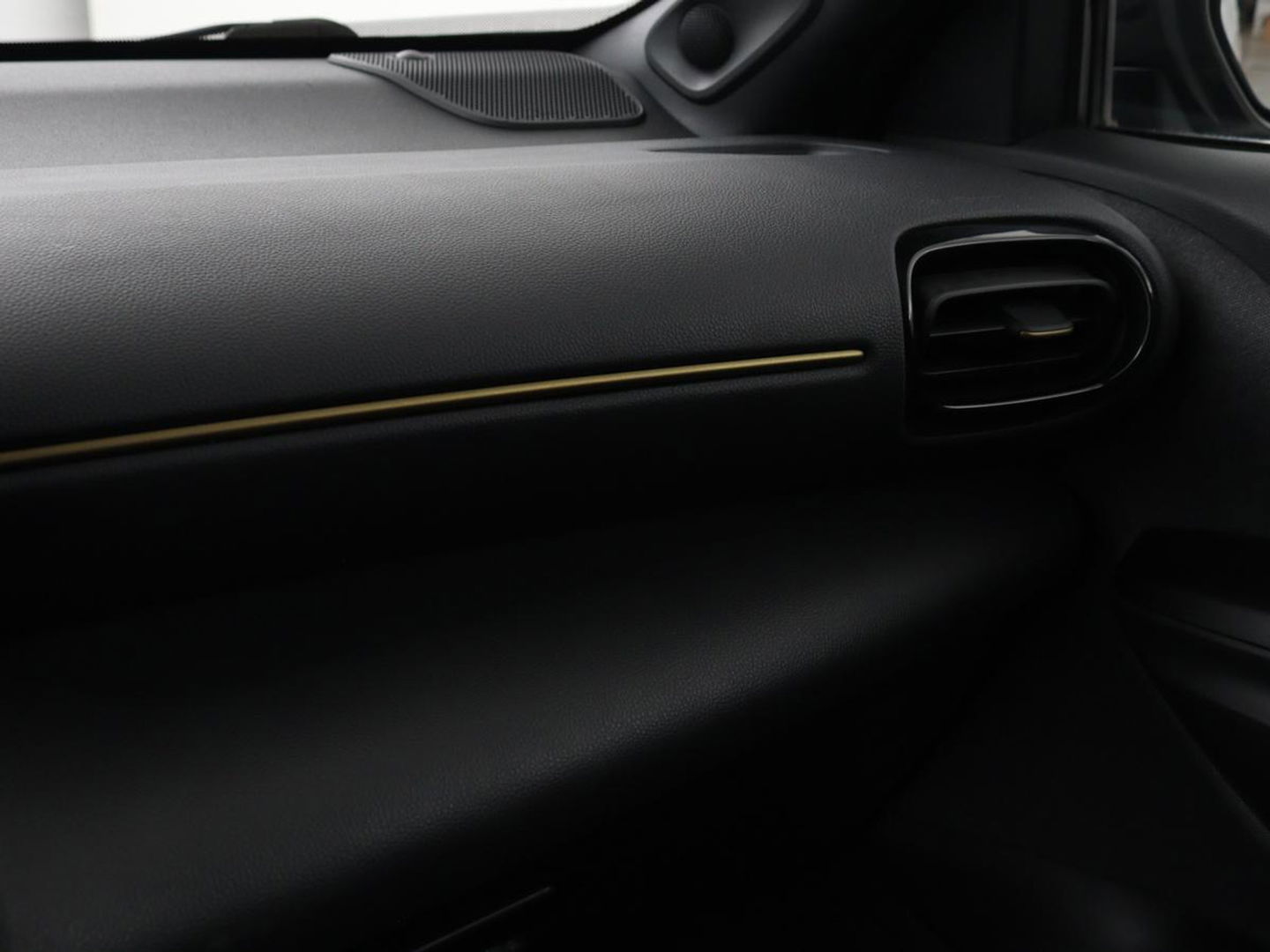 Toyota Yaris Cross 1.5 Hybrid Adventure | Stoel & stuurverwarming | Head-Up | Matrix LED | Carplay | Camera | JBL Sound | Keyless | Navigatie | Adaptive cruise | Climate control