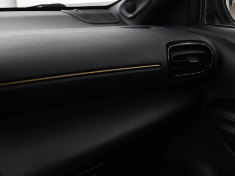 Toyota Yaris Cross 1.5 Hybrid Adventure | Stoel & stuurverwarming | Head-Up | Matrix LED | Carplay | Camera | JBL Sound | Keyless | Navigatie | Adaptive cruise | Climate control
