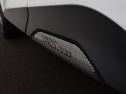 Toyota Yaris Cross 1.5 Hybrid Adventure | Stoel & stuurverwarming | Head-Up | Matrix LED | Carplay | Camera | JBL Sound | Keyless | Navigatie | Adaptive cruise | Climate control