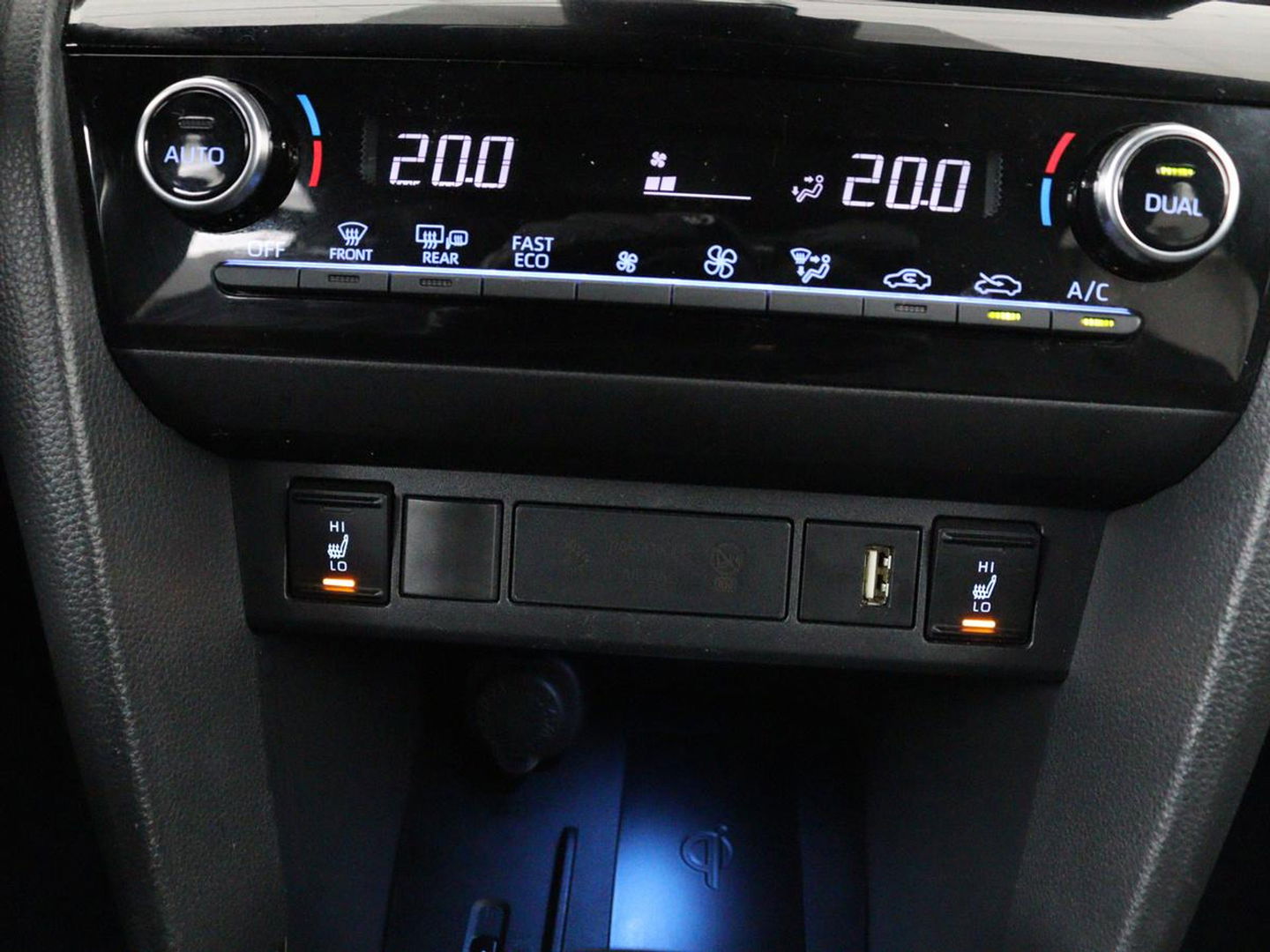 Toyota Yaris Cross 1.5 Hybrid Adventure | Stoel & stuurverwarming | Head-Up | Matrix LED | Carplay | Camera | JBL Sound | Keyless | Navigatie | Adaptive cruise | Climate control