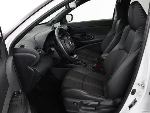 Toyota Yaris Cross 1.5 Hybrid Adventure | Stoel & stuurverwarming | Head-Up | Matrix LED | Carplay | Camera | JBL Sound | Keyless | Navigatie | Adaptive cruise | Climate control