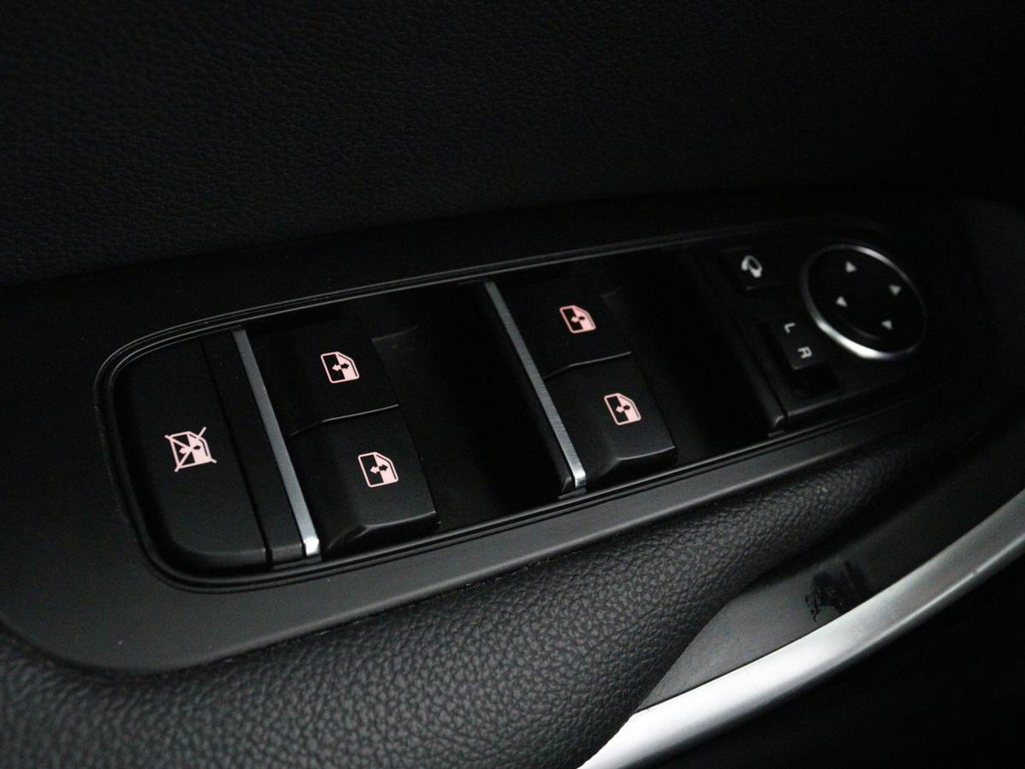 Kia Ceed 1.0 T-GDi DynamicPlusLine | Stoel & stuurverwarming | Trekhaak | Carplay | Camera | Half leder | Navigatie | Keyless