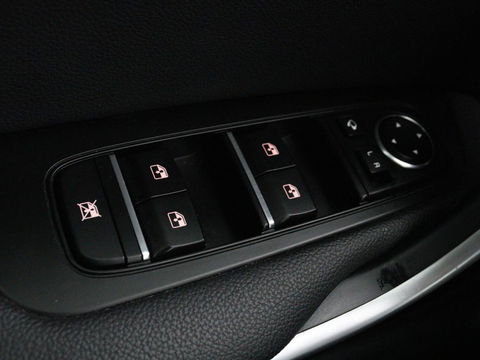 Kia Ceed 1.0 T-GDi DynamicPlusLine | Stoel & stuurverwarming | Trekhaak | Carplay | Camera | Half leder | Navigatie | Keyless