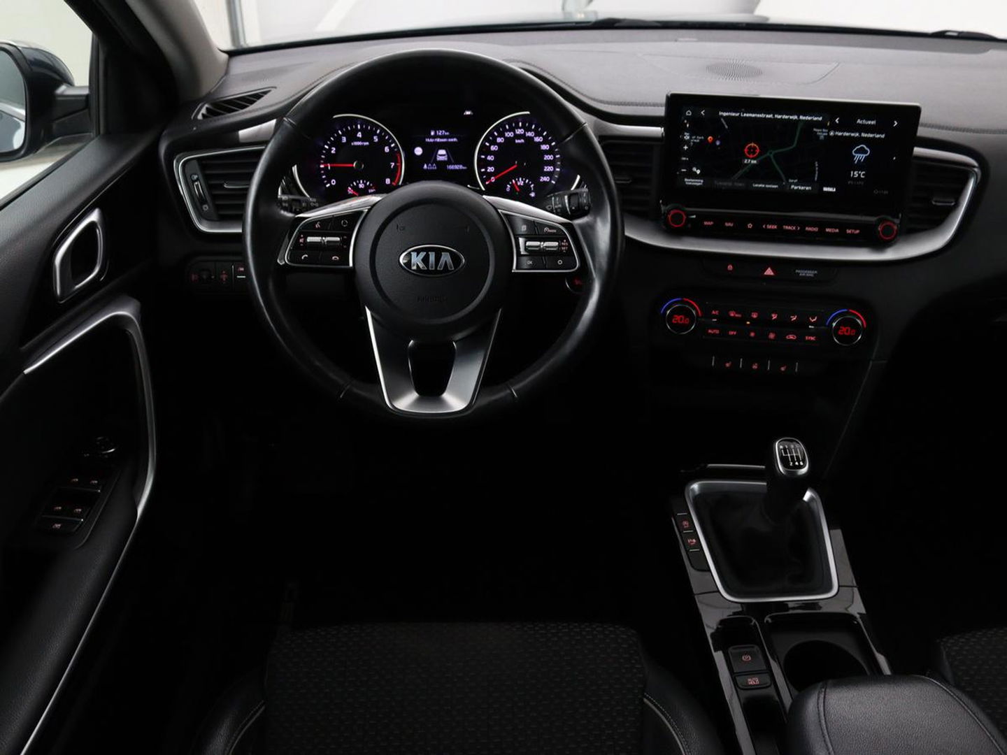 Kia Ceed 1.0 T-GDi DynamicPlusLine | Stoel & stuurverwarming | Trekhaak | Carplay | Camera | Half leder | Navigatie | Keyless