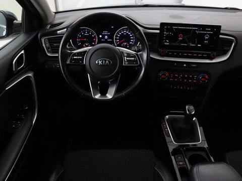 Kia Ceed 1.0 T-GDi DynamicPlusLine | Stoel & stuurverwarming | Trekhaak | Carplay | Camera | Half leder | Navigatie | Keyless