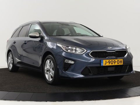 Kia Ceed 1.0 T-GDi DynamicPlusLine | Stoel & stuurverwarming | Trekhaak | Carplay | Camera | Half leder | Navigatie | Keyless