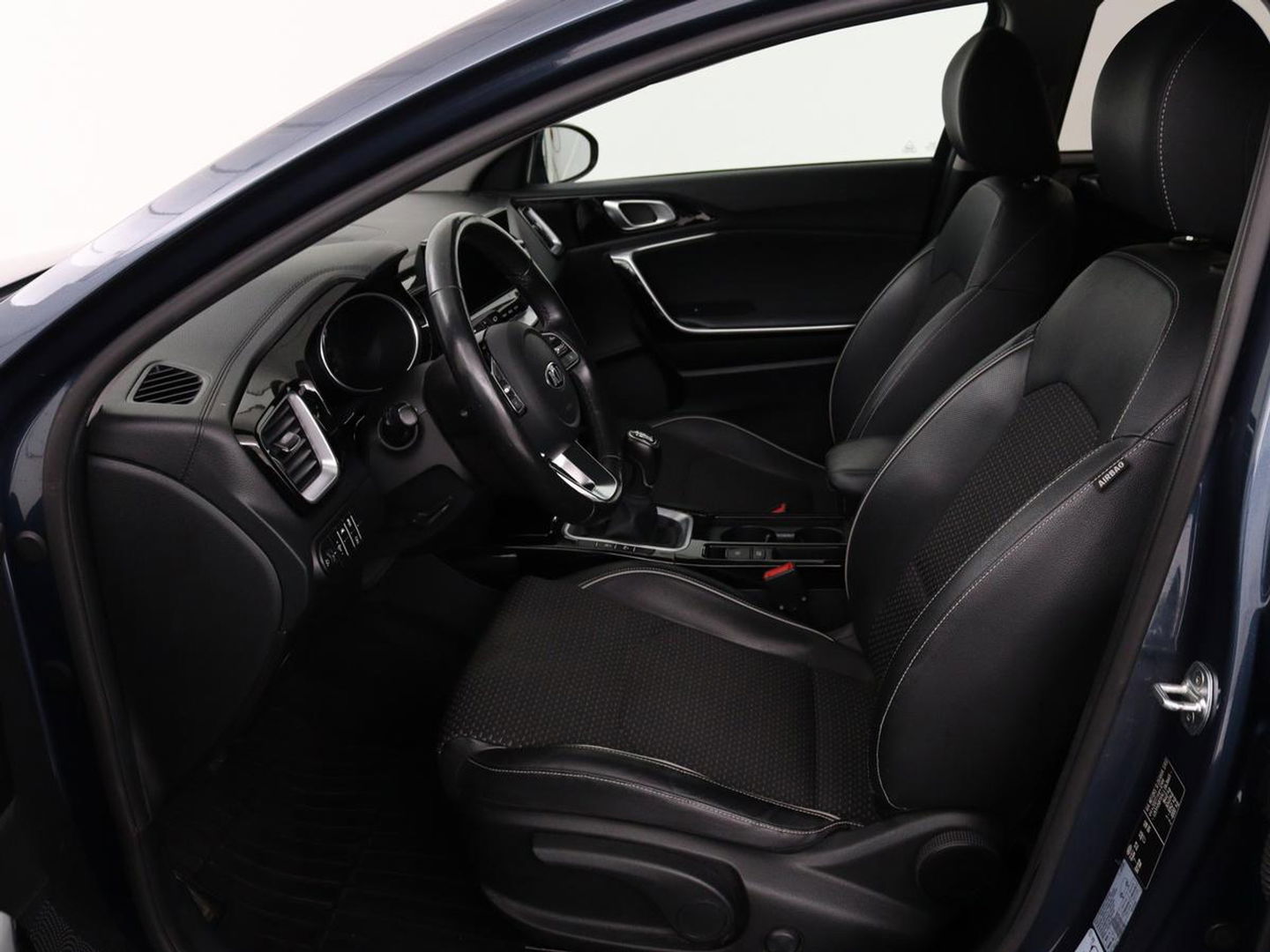 Kia Ceed 1.0 T-GDi DynamicPlusLine | Stoel & stuurverwarming | Trekhaak | Carplay | Camera | Half leder | Navigatie | Keyless