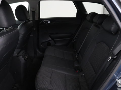 Kia Ceed 1.0 T-GDi DynamicPlusLine | Stoel & stuurverwarming | Trekhaak | Carplay | Camera | Half leder | Navigatie | Keyless