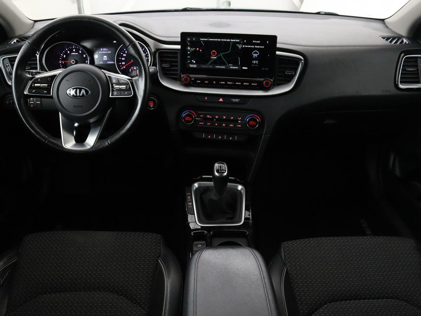 Kia Ceed 1.0 T-GDi DynamicPlusLine | Stoel & stuurverwarming | Trekhaak | Carplay | Camera | Half leder | Navigatie | Keyless
