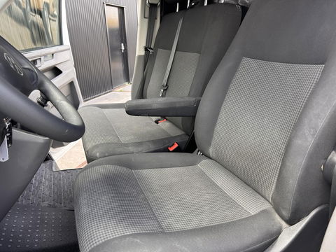 Volkswagen Transporter 2.0TDI L2H1 | 2x Schuifdeur | 18 inch LMV | Stoelverwarming