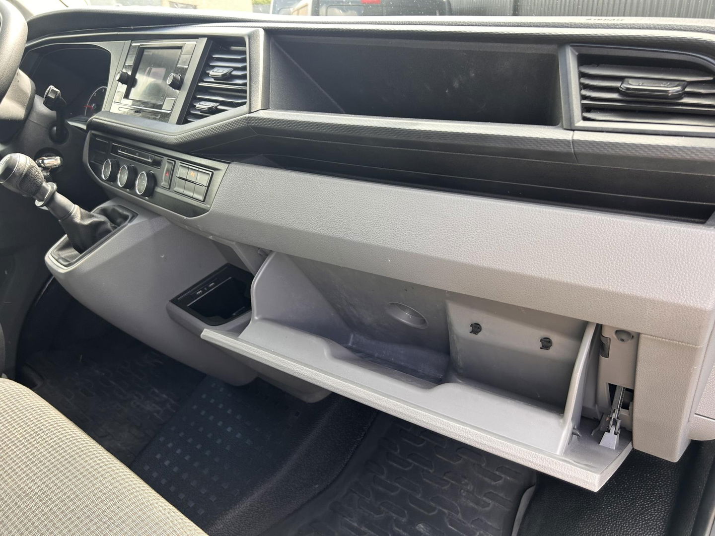Volkswagen Transporter 2.0TDI L2H1 | 2x Schuifdeur | 18 inch LMV | Stoelverwarming