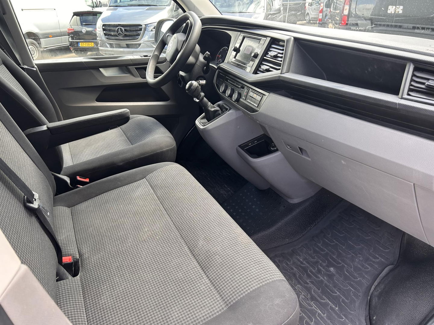 Volkswagen Transporter 2.0TDI L2H1 | 2x Schuifdeur | 18 inch LMV | Stoelverwarming