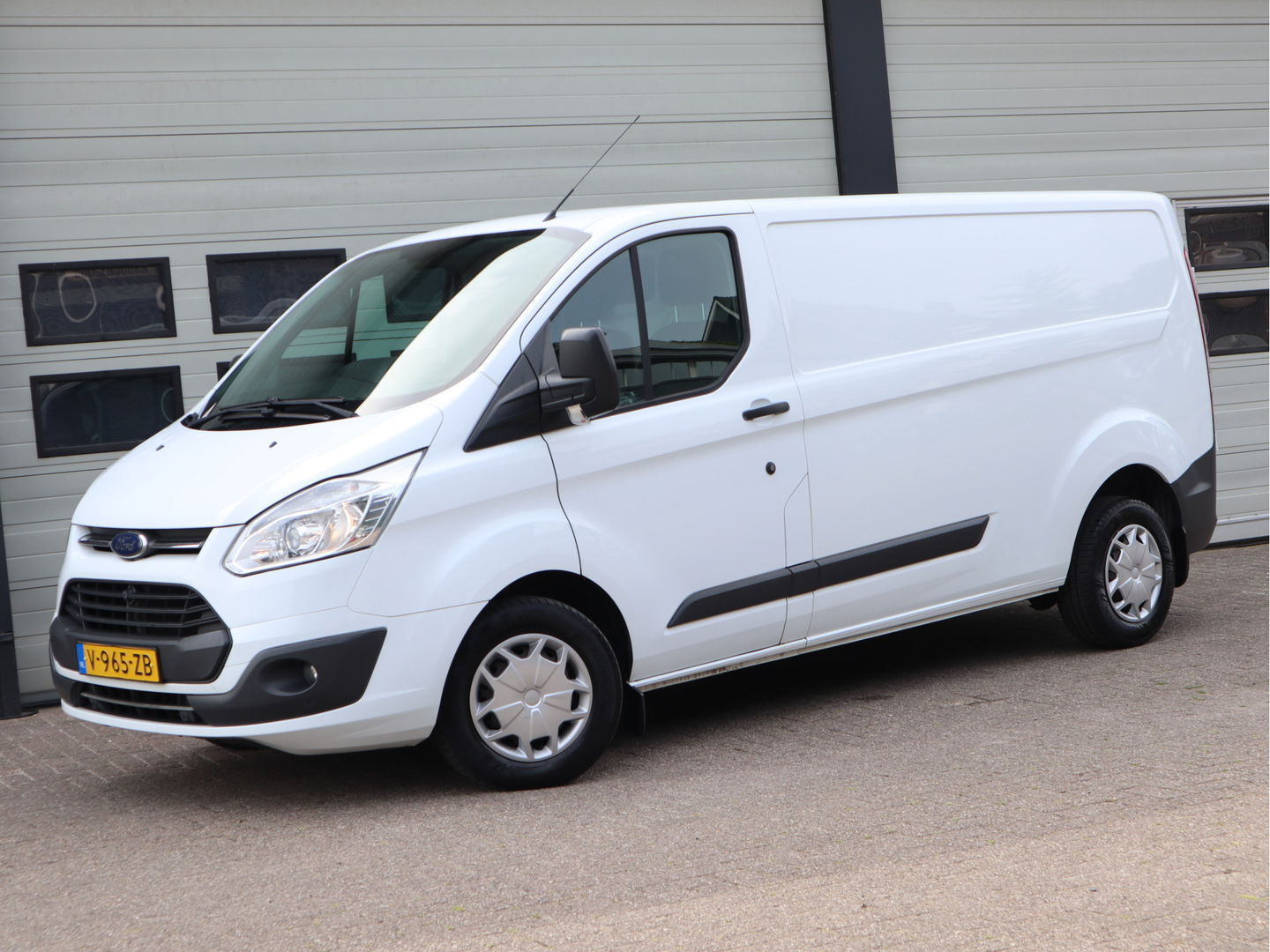 Ford Transit Custom 2.0 TDCI 131pk Euro 6 L2 Lang - Cruise - Airco