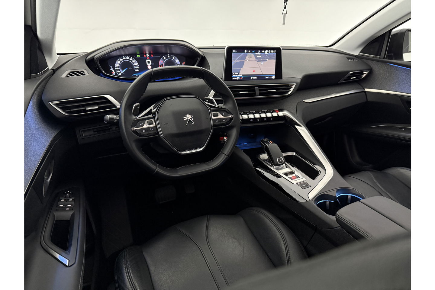 Peugeot 3008 1.2 PureTech 360 Camera Pano Virtual LED Sfeerverl. Focal Audio Carplay Clima Cruise PDC Navi 19"LMV