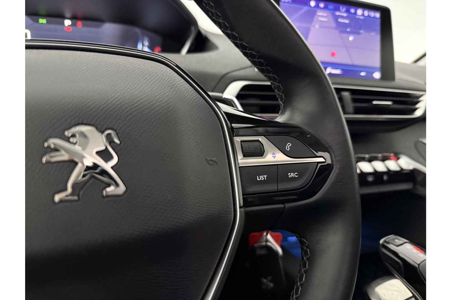 Peugeot 3008 1.2 PureTech 360 Camera Pano Virtual LED Sfeerverl. Focal Audio Carplay Clima Cruise PDC Navi 19"LMV