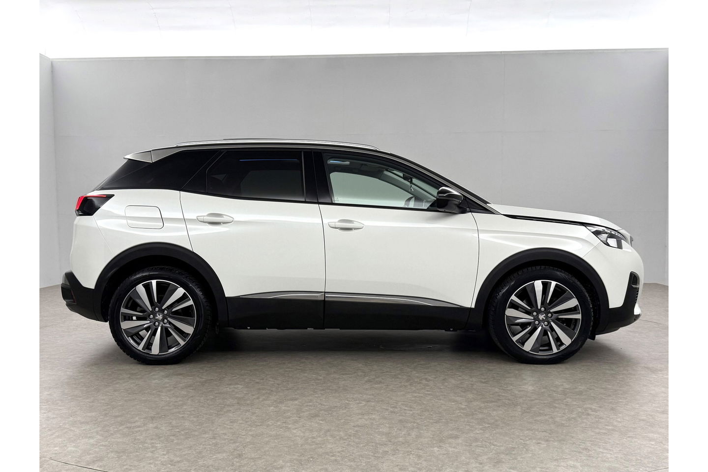 Peugeot 3008 1.2 PureTech 360 Camera Pano Virtual LED Sfeerverl. Focal Audio Carplay Clima Cruise PDC Navi 19"LMV